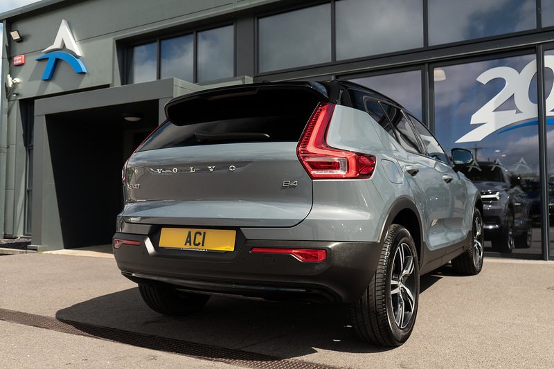 Volvo XC40 B4 MHEV R-Design - U5429