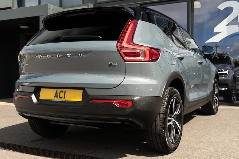Volvo XC40 B4 MHEV R-Design - U5429
