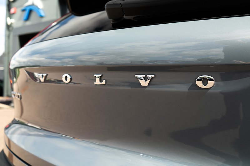 Volvo XC40 B4 MHEV R-Design - U5429