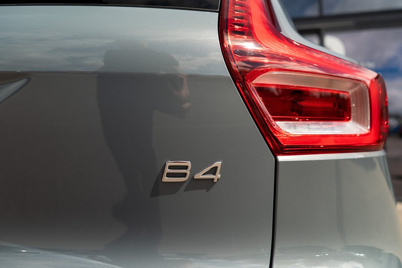 Volvo XC40 B4 MHEV R-Design - U5429