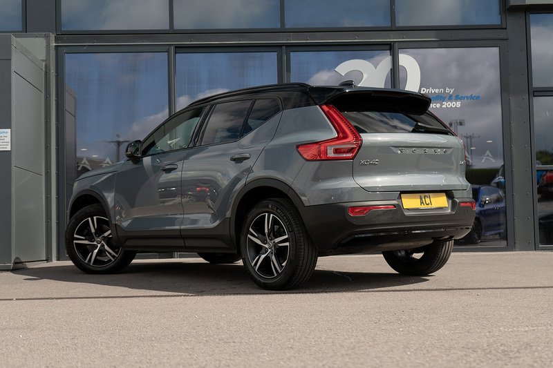 Volvo XC40 B4 MHEV R-Design - U5429