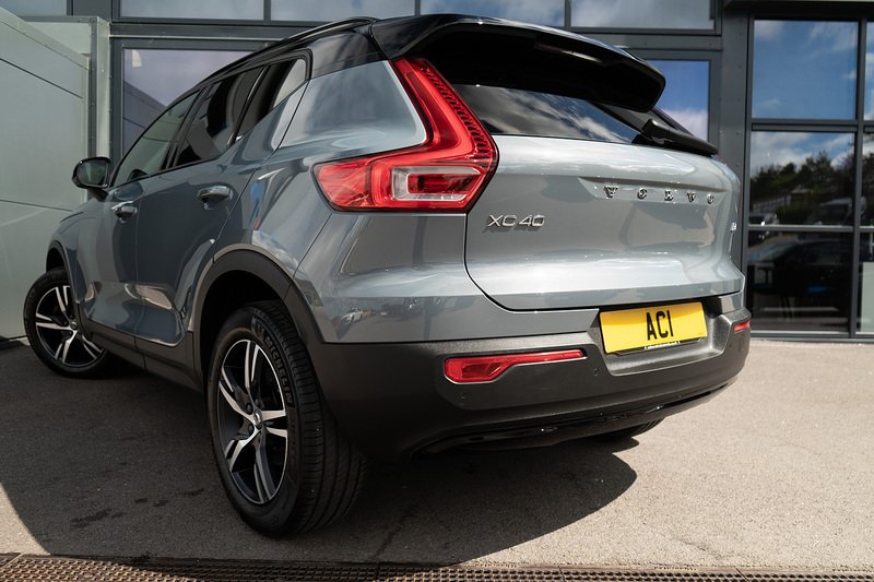 Volvo XC40 B4 MHEV R-Design - U5429