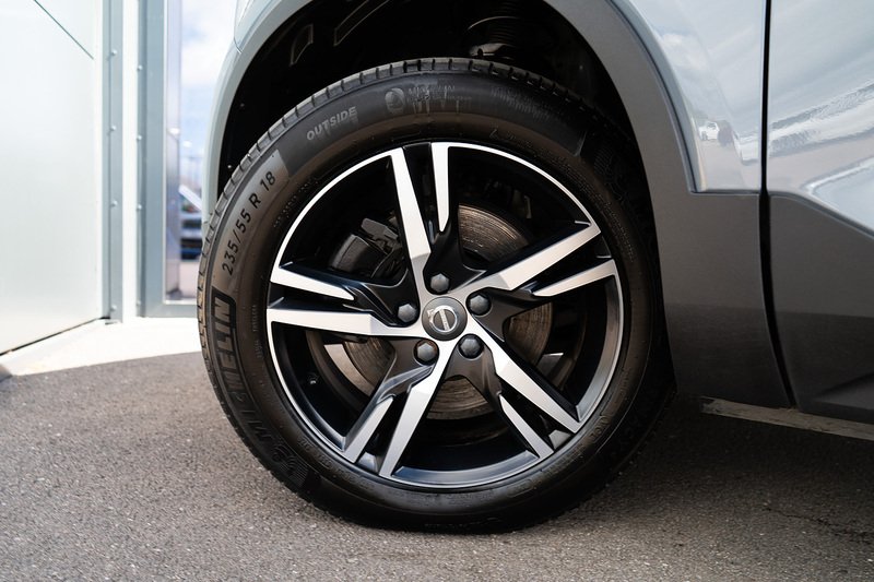 Volvo XC40 B4 MHEV R-Design - U5429
