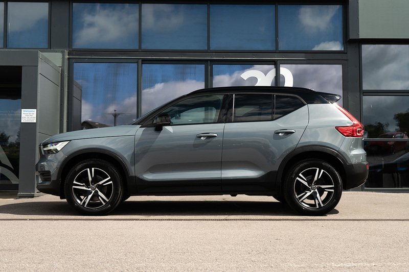 Volvo XC40 B4 MHEV R-Design - U5429
