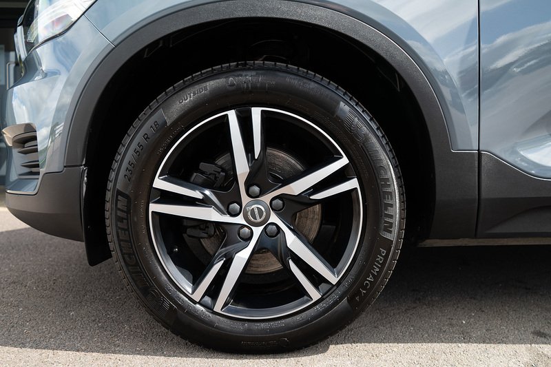 Volvo XC40 B4 MHEV R-Design - U5429