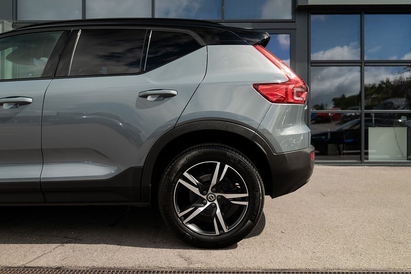 Volvo XC40 B4 MHEV R-Design - U5429