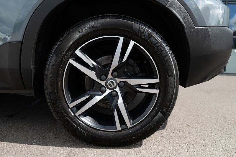 Volvo XC40 B4 MHEV R-Design - U5429