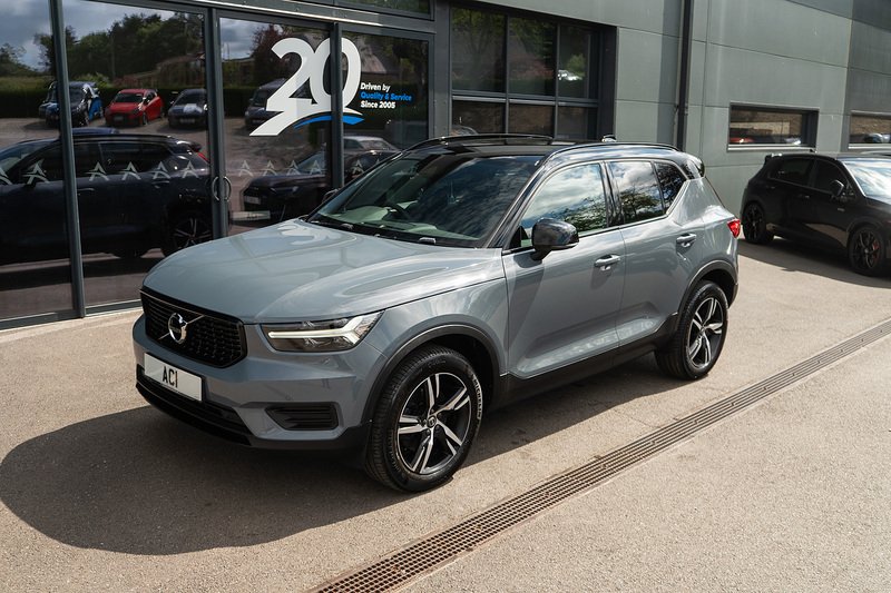 Volvo XC40 B4 MHEV R-Design - U5429