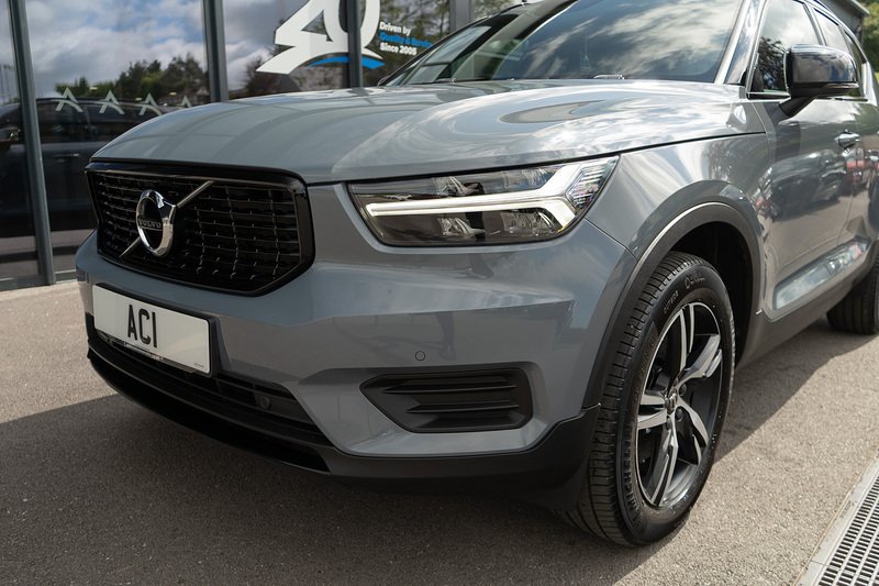 Volvo XC40 B4 MHEV R-Design - U5429