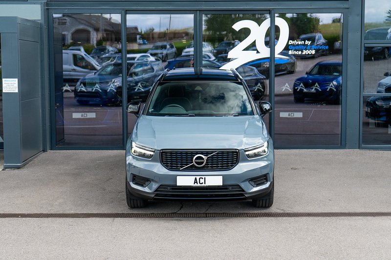 Volvo XC40 B4 MHEV R-Design - U5429