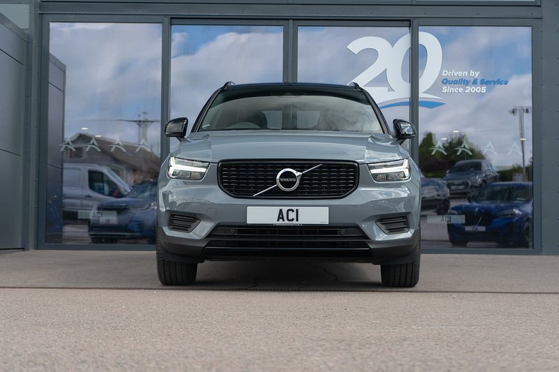 Volvo XC40 B4 MHEV R-Design - U5429