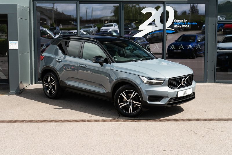 Volvo XC40 B4 MHEV R-Design - U5429