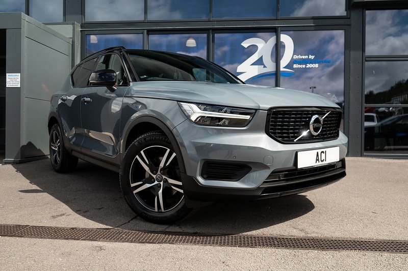 Volvo XC40 B4 MHEV R-Design - U5429