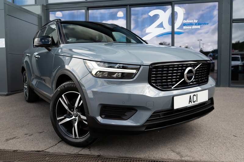 Volvo XC40 B4 MHEV R-Design - U5429
