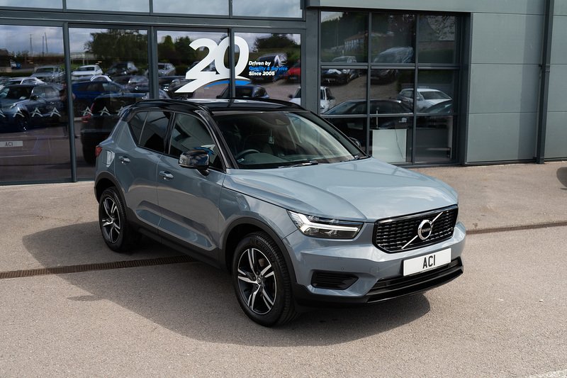 Volvo XC40 B4 MHEV R-Design - U5429