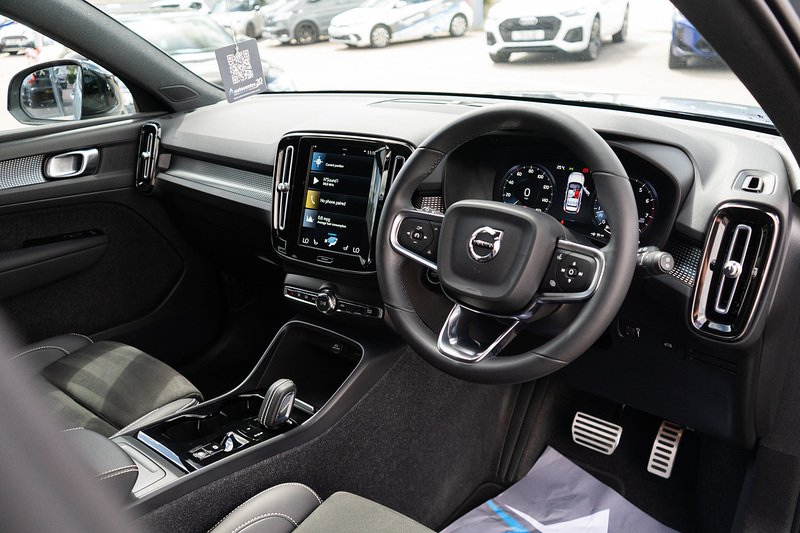 Volvo XC40 B4 MHEV R-Design - U5429