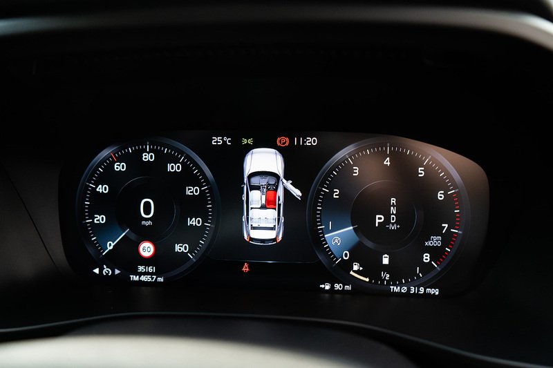 Volvo XC40 B4 MHEV R-Design - U5429