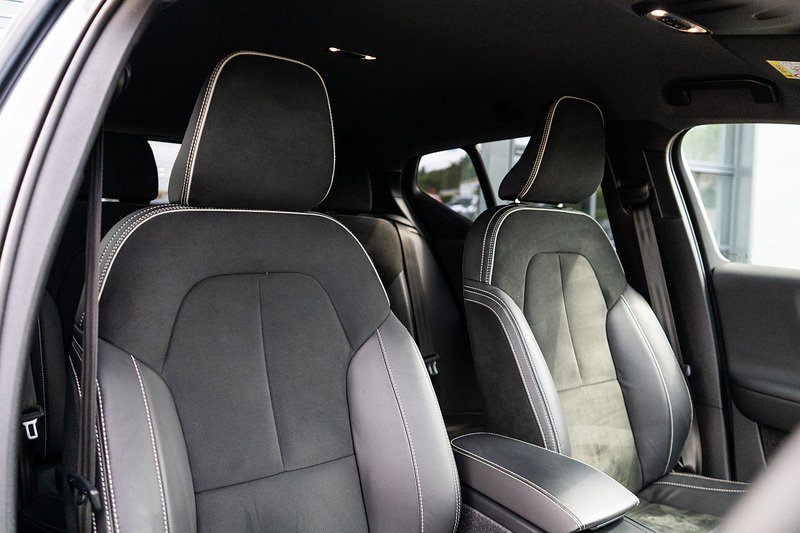 Volvo XC40 B4 MHEV R-Design - U5429