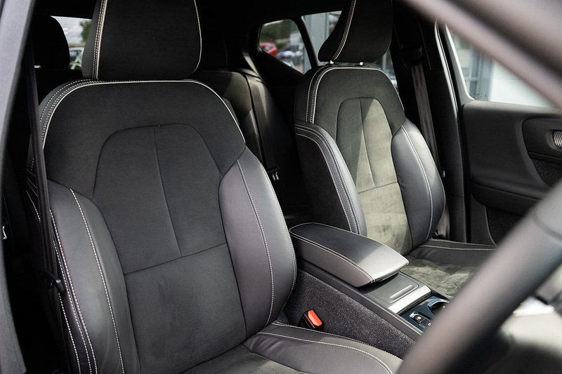 Volvo XC40 B4 MHEV R-Design - U5429