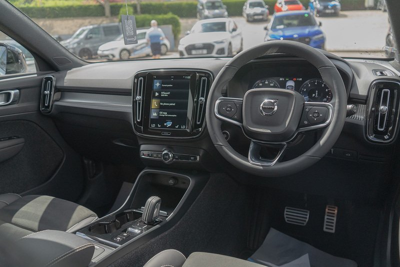 Volvo XC40 B4 MHEV R-Design - U5429