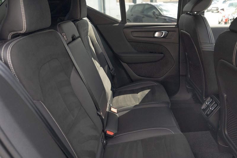 Volvo XC40 B4 MHEV R-Design - U5429