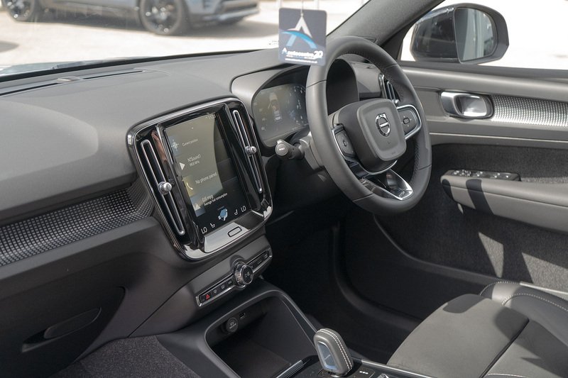 Volvo XC40 B4 MHEV R-Design - U5429