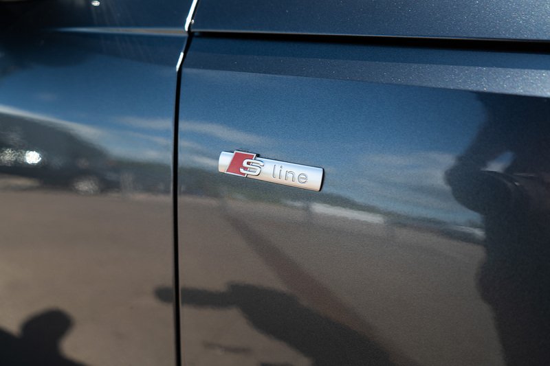 Audi A4 Avant TDI Black Edition - U5431