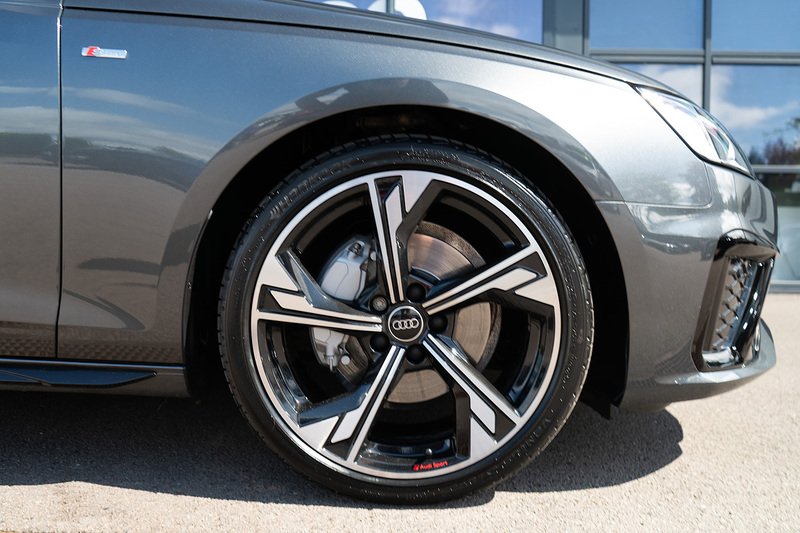 Audi A4 Avant TDI Black Edition - U5431