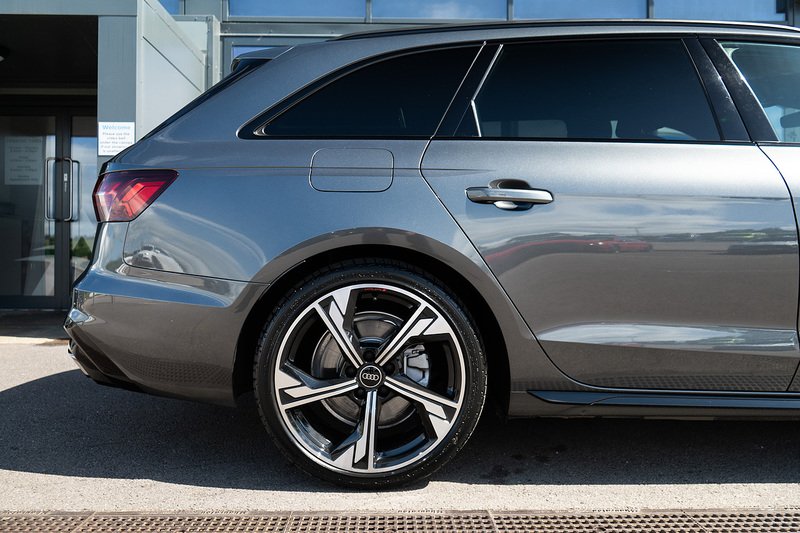 Audi A4 Avant TDI Black Edition - U5431