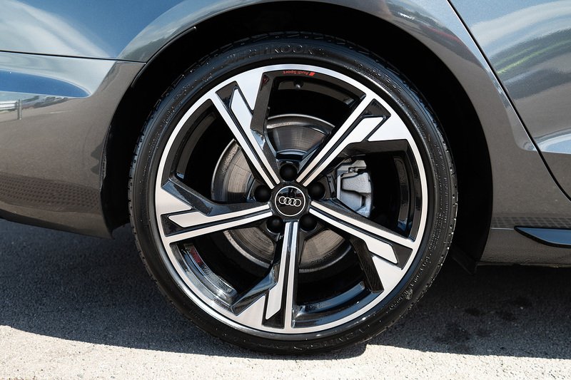 Audi A4 Avant TDI Black Edition - U5431