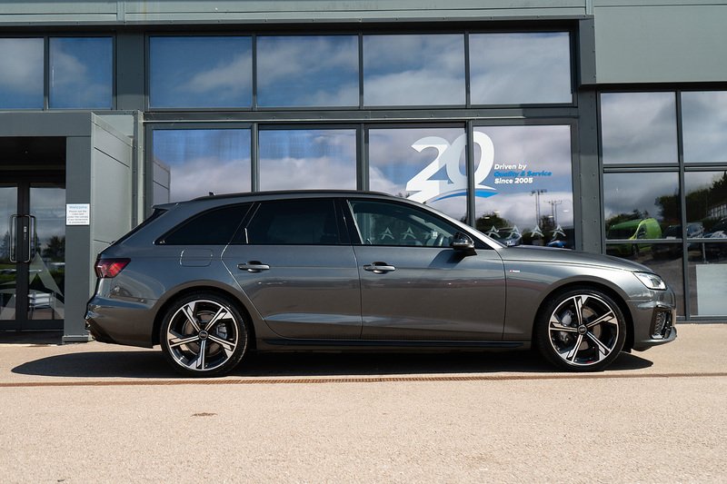 Audi A4 Avant TDI Black Edition - U5431