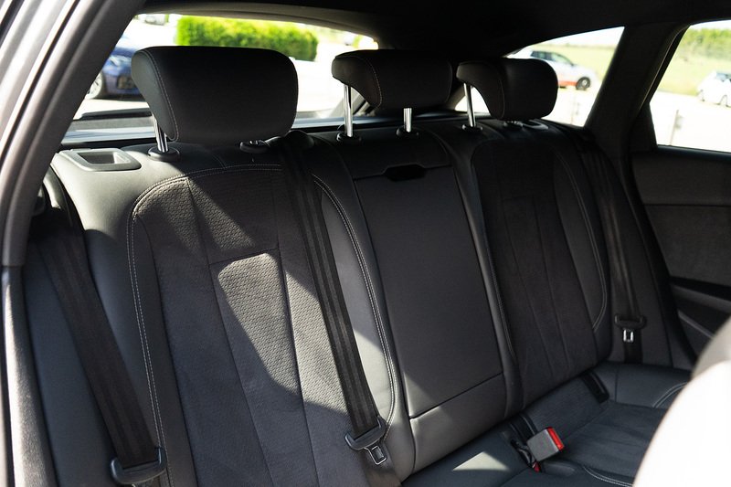 Audi A4 Avant TDI Black Edition - U5431