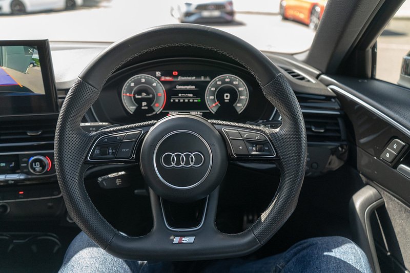 Audi A4 Avant TDI Black Edition - U5431