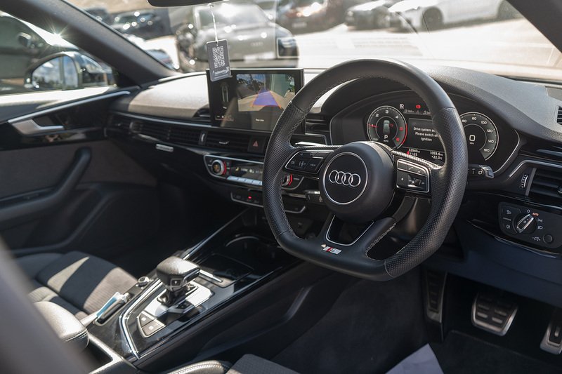 Audi A4 Avant TDI Black Edition - U5431