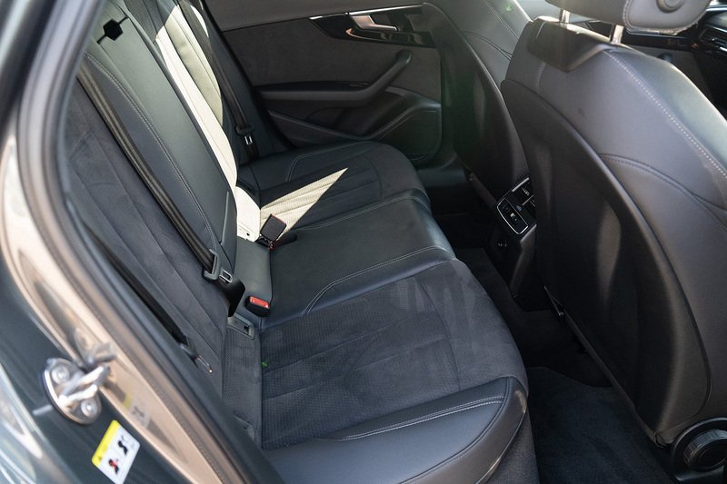 Audi A4 Avant TDI Black Edition - U5431
