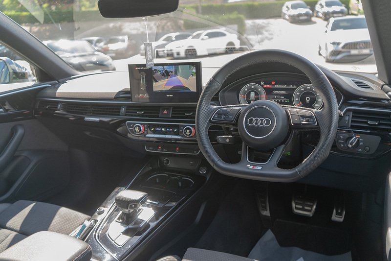 Audi A4 Avant TDI Black Edition - U5431