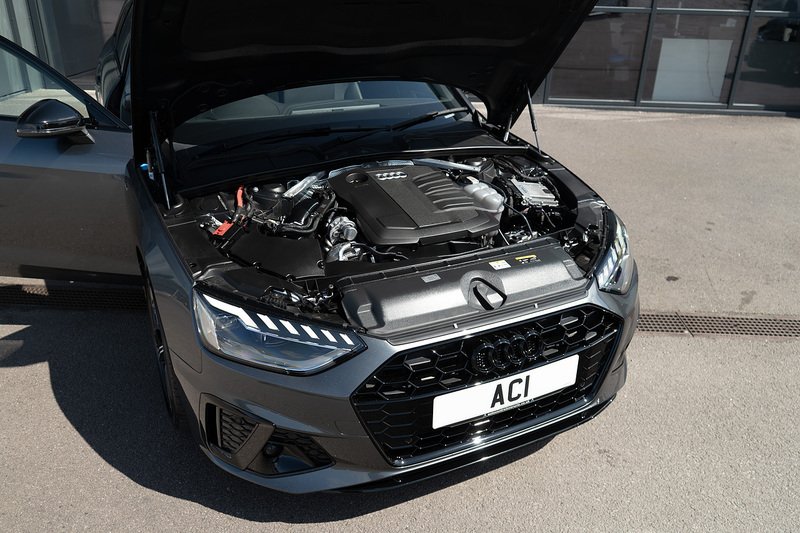 Audi A4 Avant TDI Black Edition - U5431