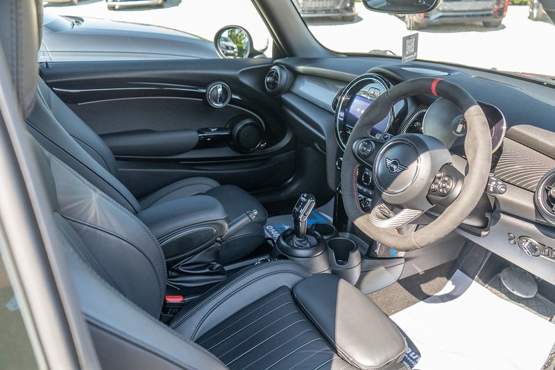 MINI Hatch Cooper S Resolute Edition - U5437
