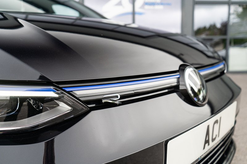 Volkswagen Golf TSI R - U5454