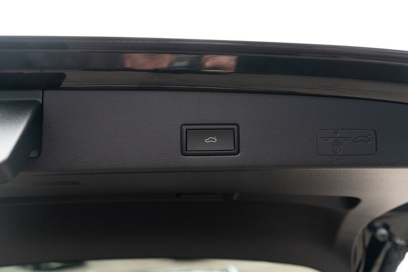 Volkswagen Golf TSI R - U5454