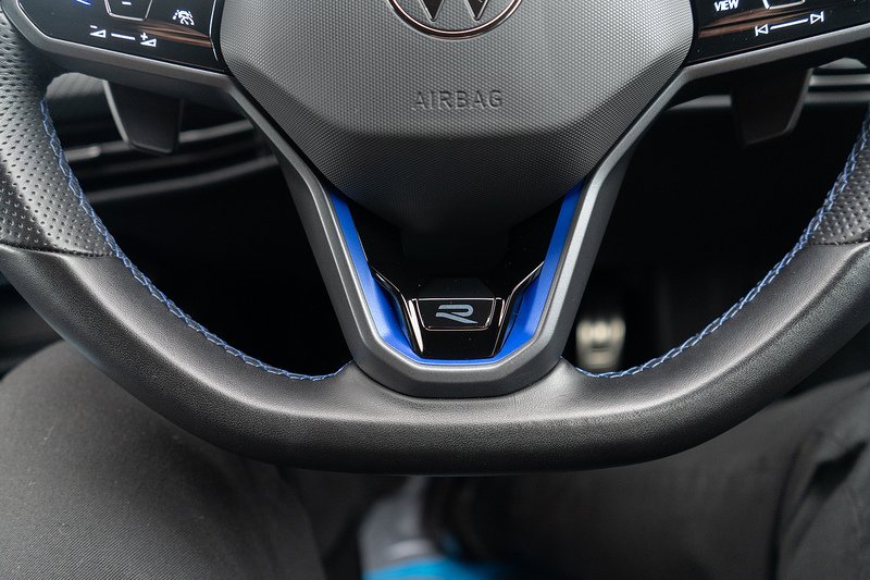 Volkswagen Golf TSI R - U5454