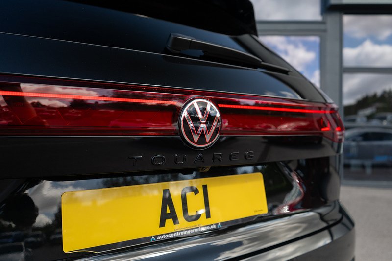 Volkswagen Touareg TDI V6 Black Edition - U5471