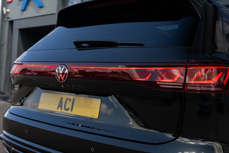 Volkswagen Touareg TDI V6 Black Edition - U5471