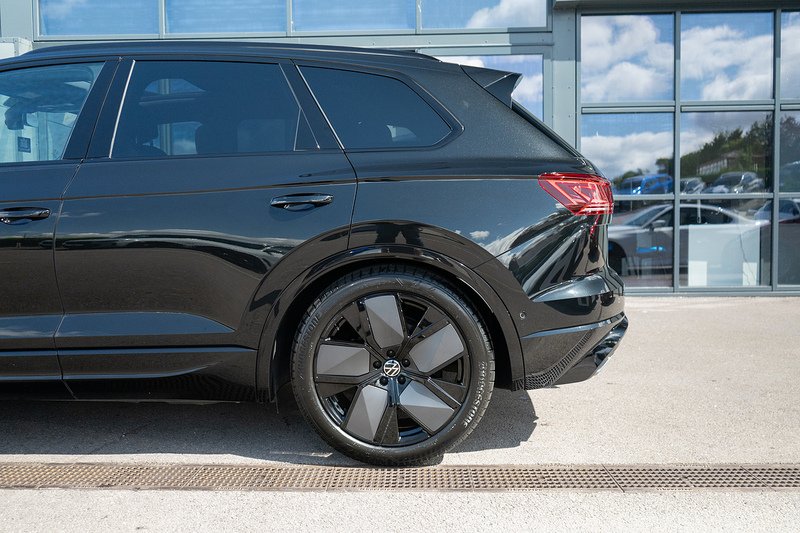 Volkswagen Touareg TDI V6 Black Edition - U5471