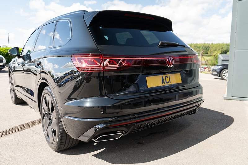 Volkswagen Touareg TDI V6 Black Edition - U5471