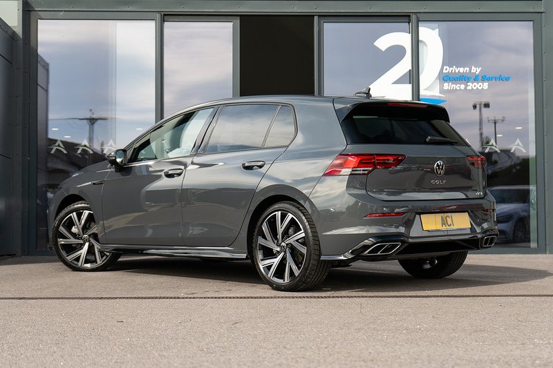 Volkswagen Golf eTSI MHEV R-Line - U5473