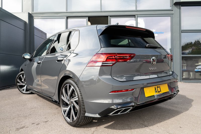Volkswagen Golf eTSI MHEV R-Line - U5473