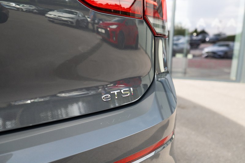 Volkswagen Golf eTSI MHEV R-Line - U5473