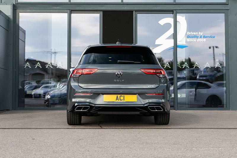Volkswagen Golf eTSI MHEV R-Line - U5473
