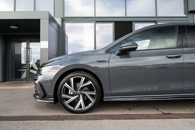 Volkswagen Golf eTSI MHEV R-Line - U5473